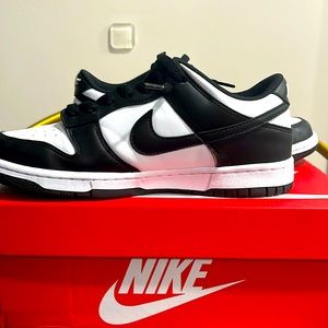 Selling Nike Dunk Low Pandas